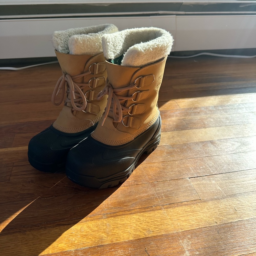 Women’s size 6 Sorel Caribou boots - lightly worn
